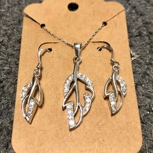 LEAF SHAPED SET
